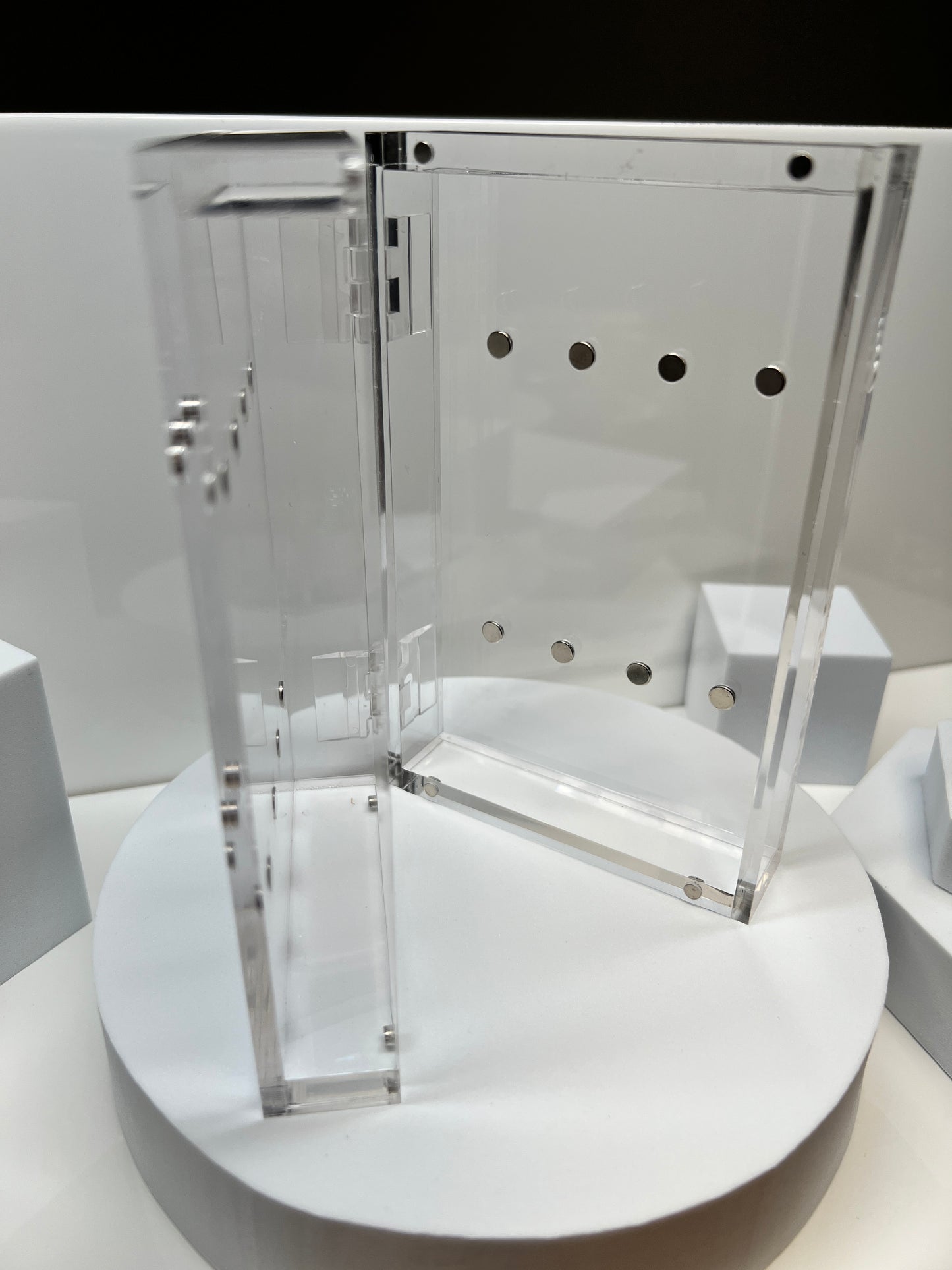 Transparent Dust-Proof Magnetic Tweezer Book Display Stand