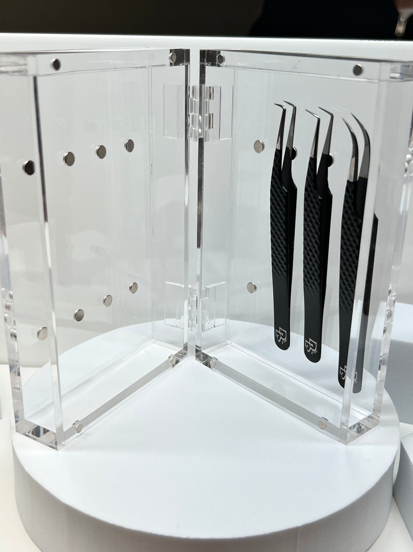 Transparent Dust-Proof Magnetic Tweezer Book Display Stand