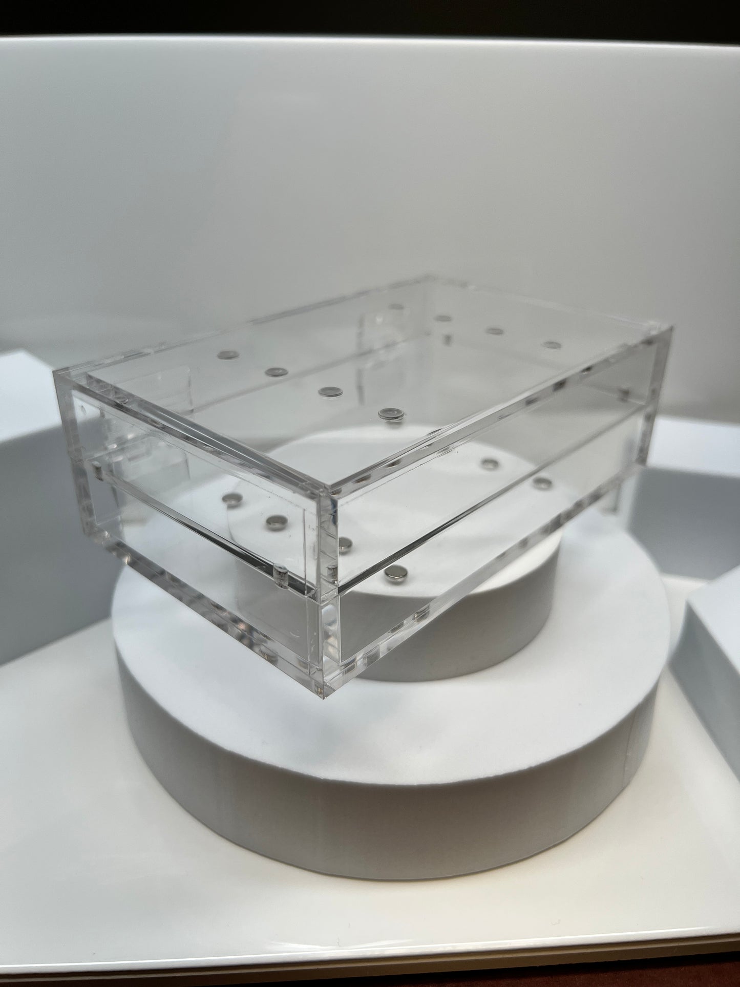 Transparent Dust-Proof Magnetic Tweezer Book Display Stand
