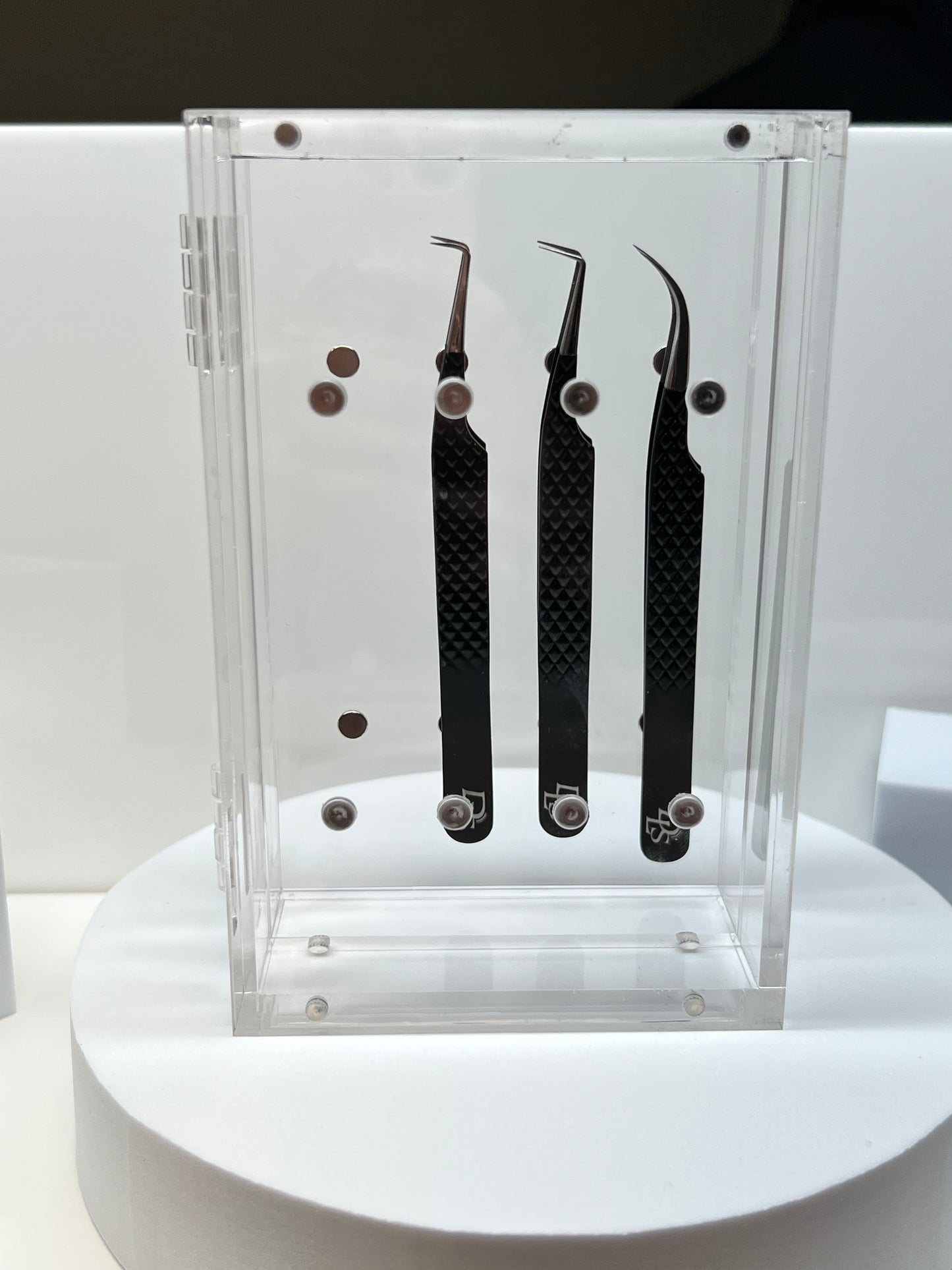 Transparent Dust-Proof Magnetic Tweezer Book Display Stand