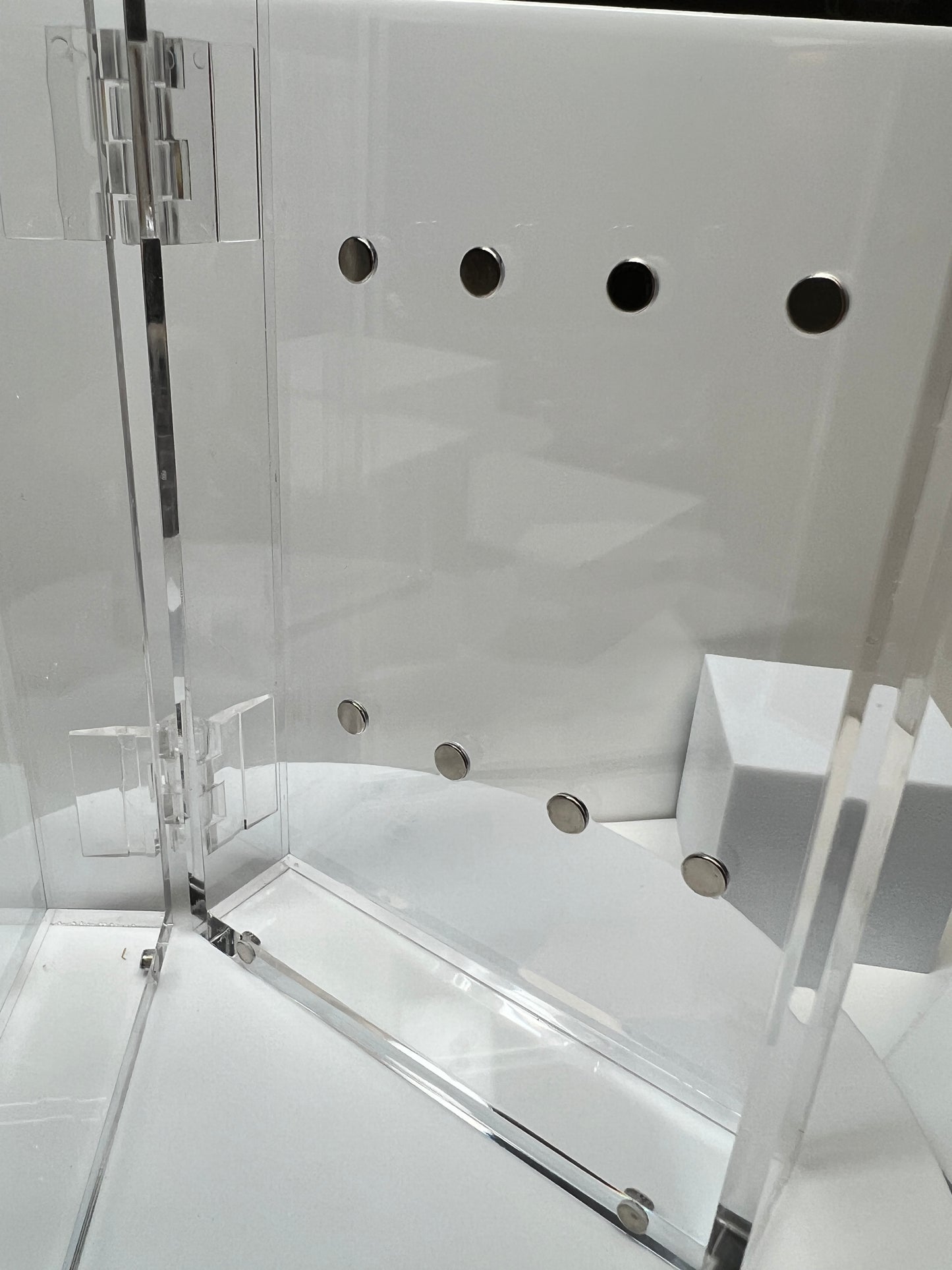 Transparent Dust-Proof Magnetic Tweezer Book Display Stand